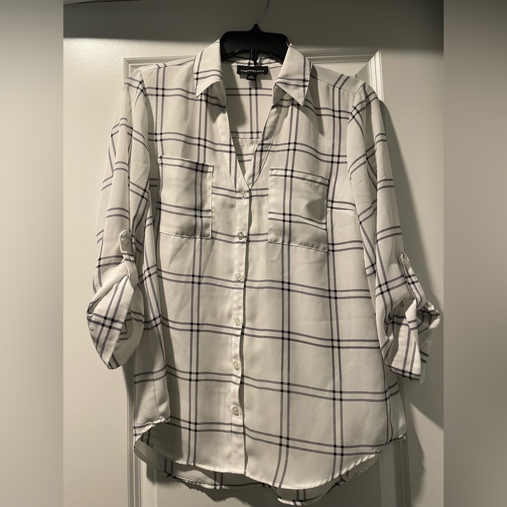 Medium Fortune and Ivy Black and White Button Up Blouse